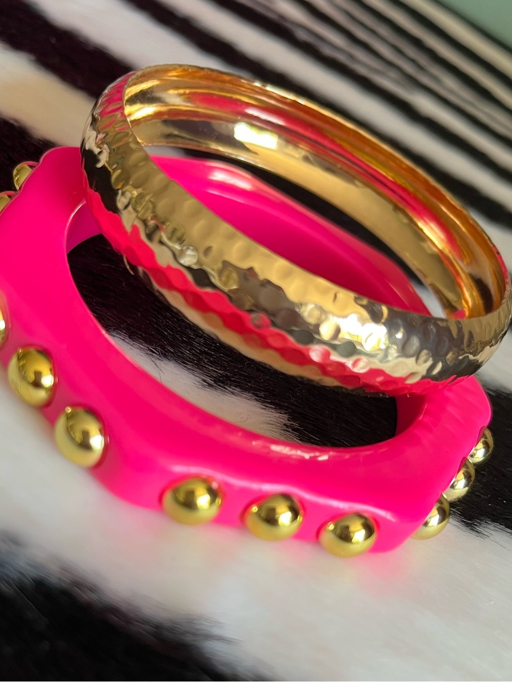 NEON PINK W GOLD BANGLE BRACELET SET